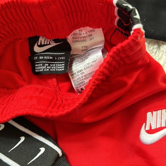 Nike sweat suit in red - Picture 4 of 5